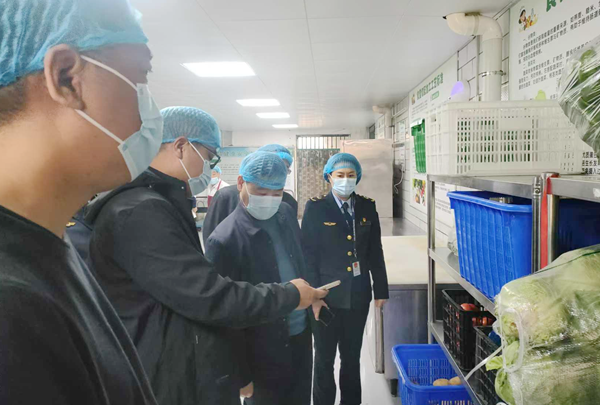 鄭州經開區市場監管局祥云市場監管所督導檢查校園食品安全工作，探索精準化食安服務新模式